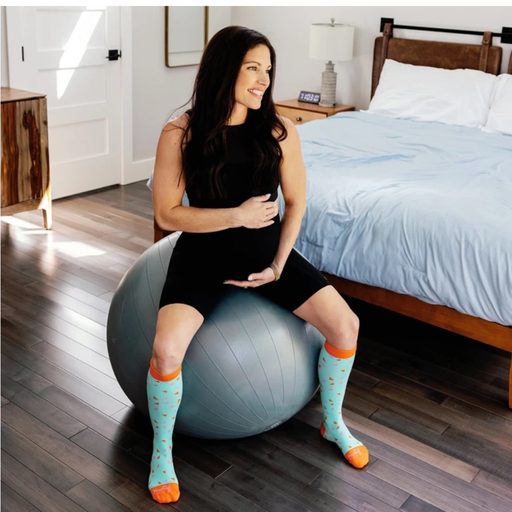 NWT Motif Medical Maternity Compression Socks Size Medium